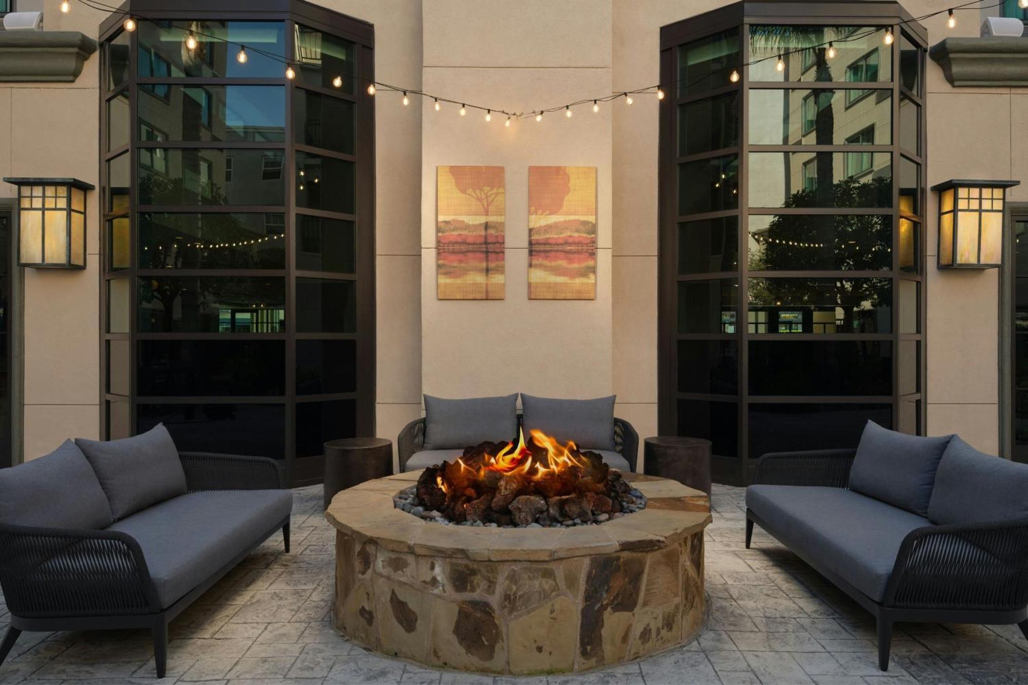Courtyard By Marriott Los Angeles Pasadena Old Town Exteriér fotografie
